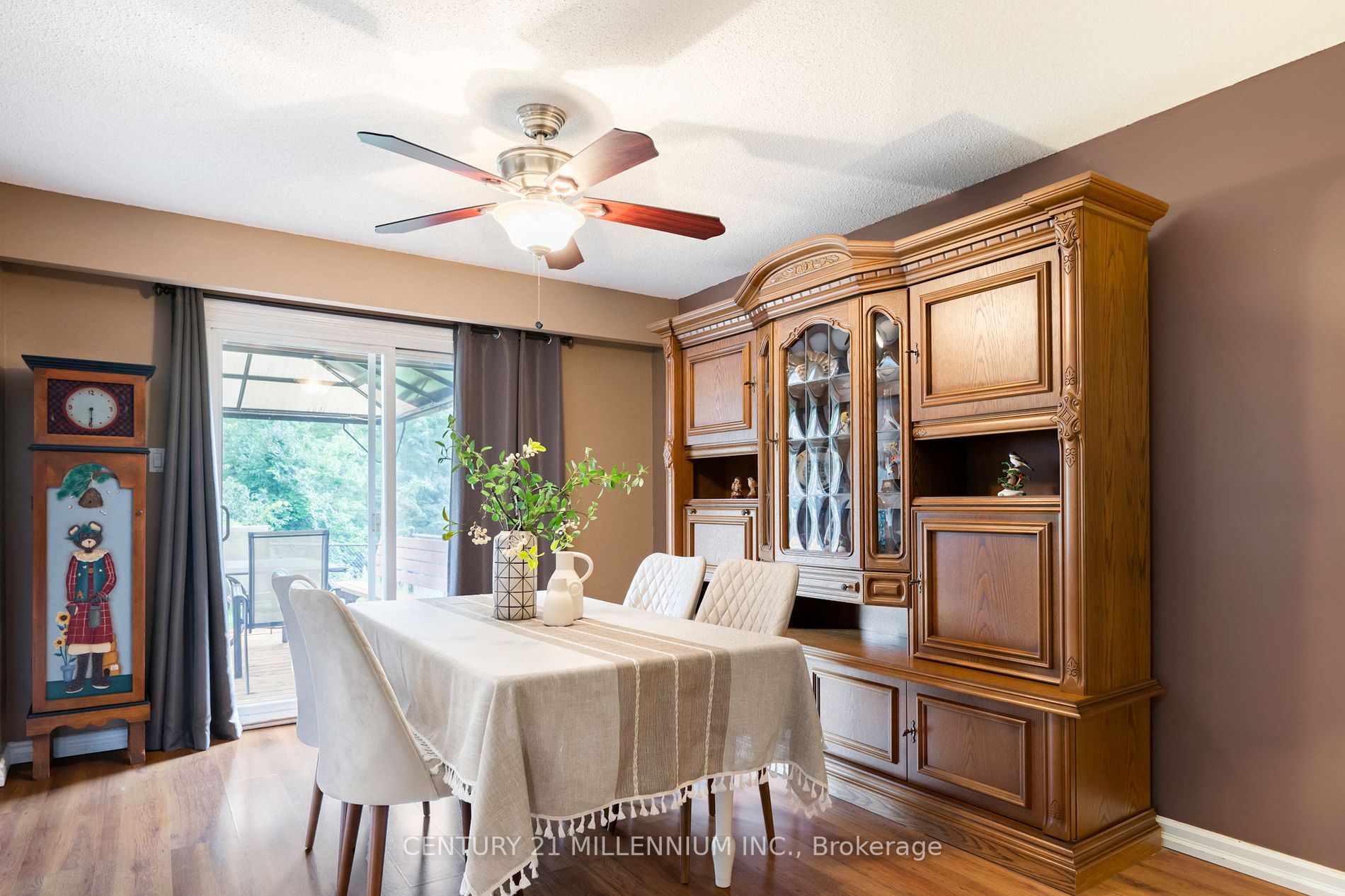 66 Majestic Cres