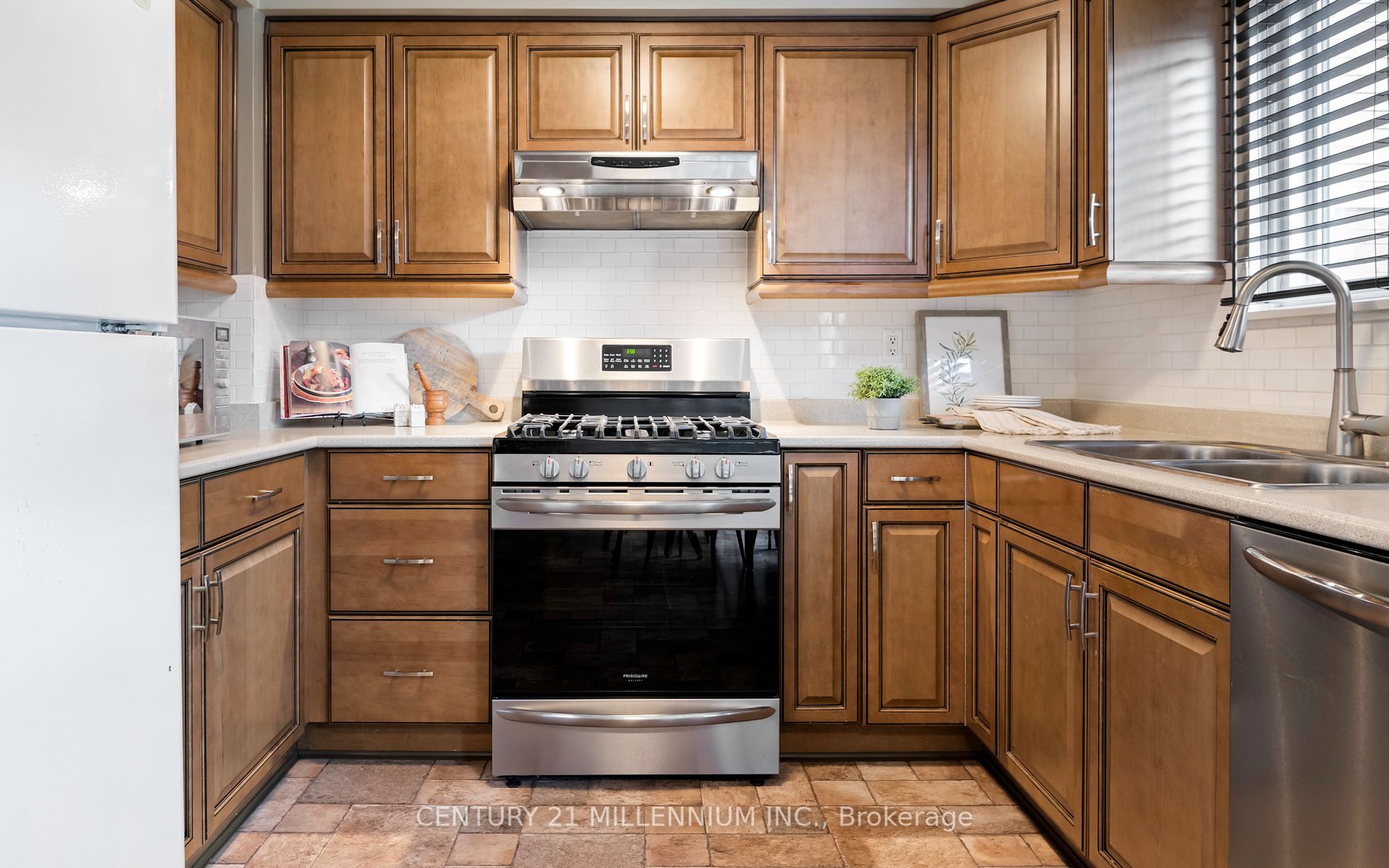 66 Majestic Cres