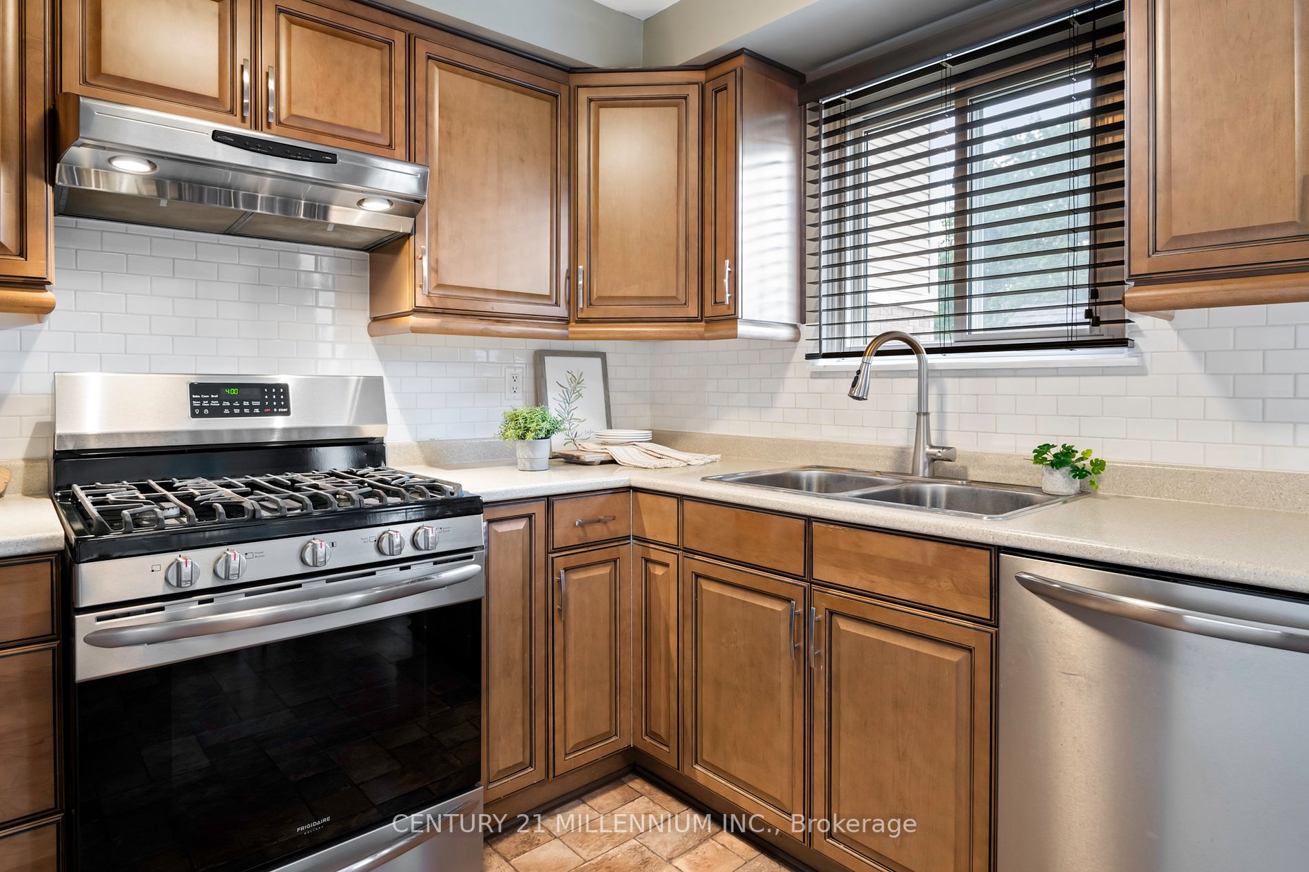 66 Majestic Cres
