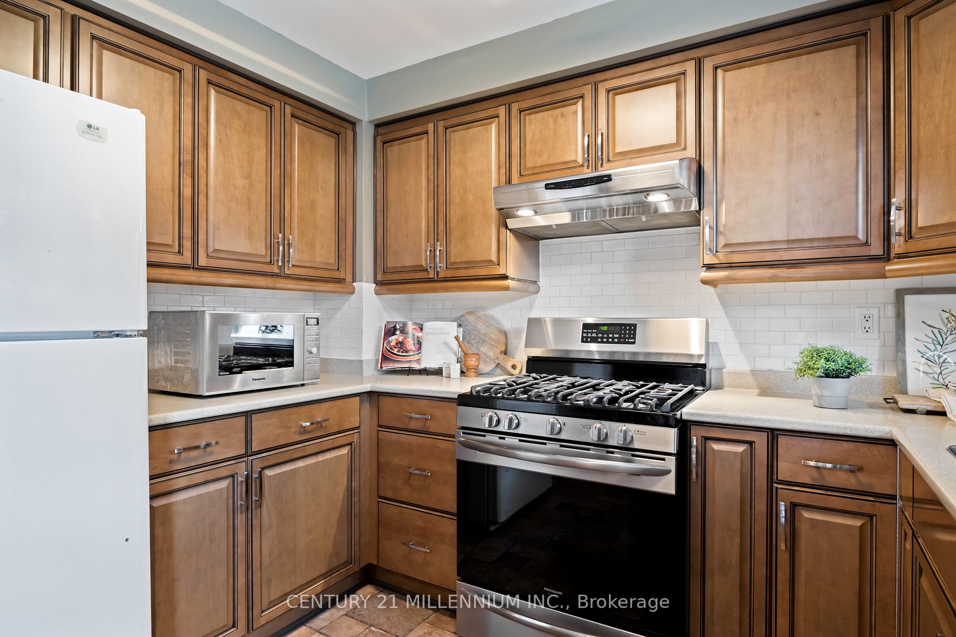 66 Majestic Cres