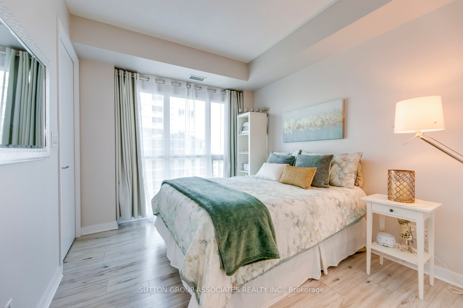 165 Legion Road N, #1532