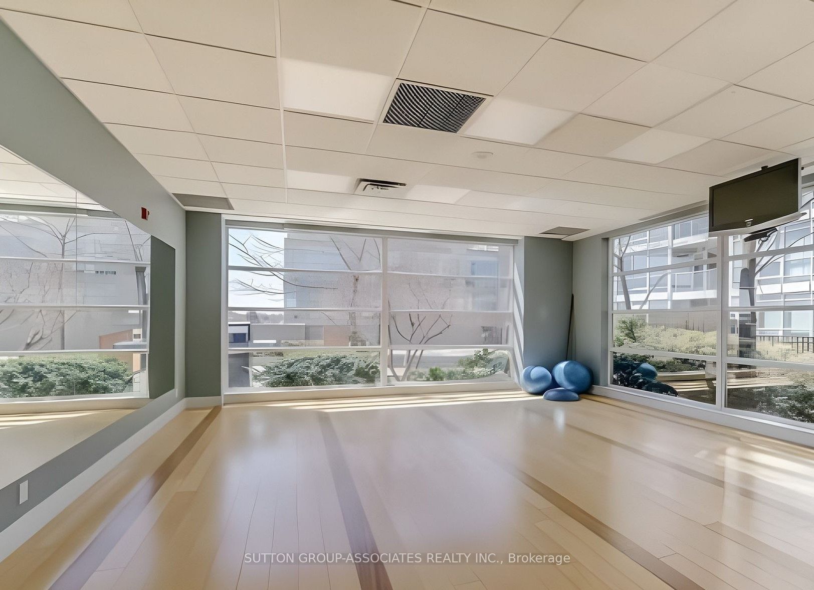 165 Legion Road N, #1532