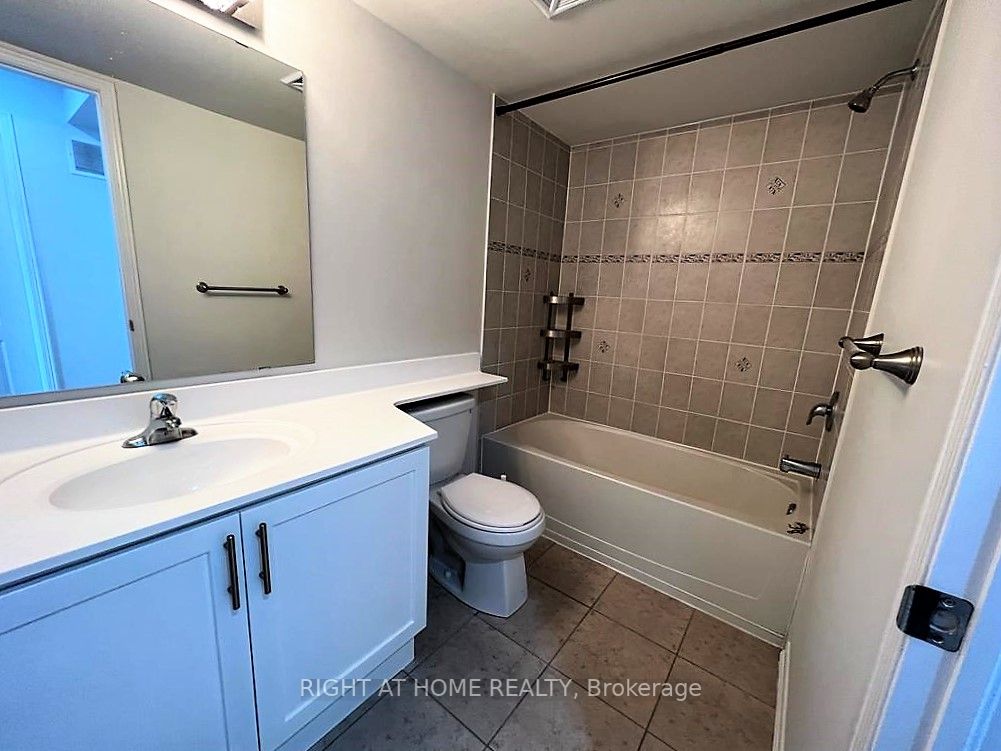 2496 Post Road, #18