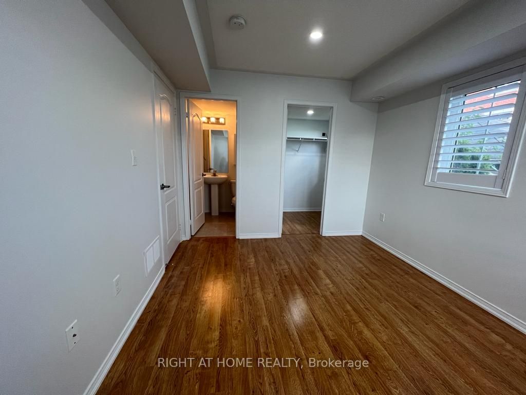 2496 Post Road, #18
