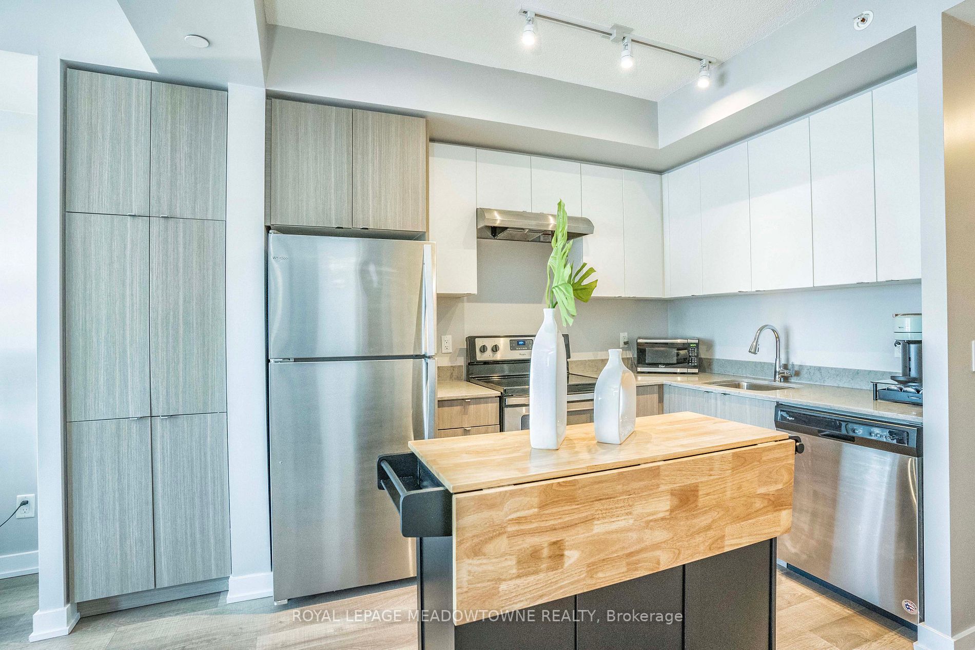 5240 Dundas St, #B605