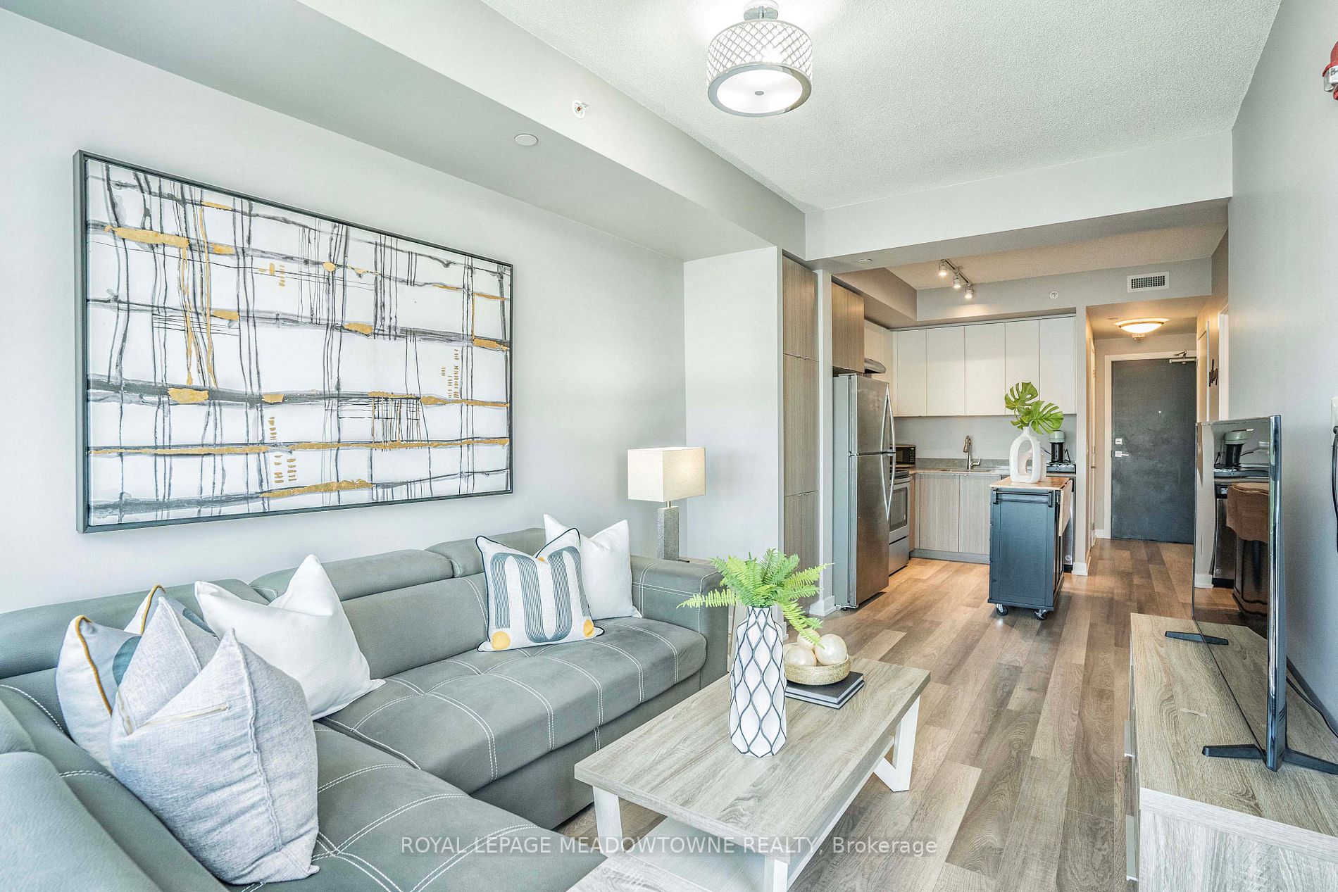 5240 Dundas St, #B605