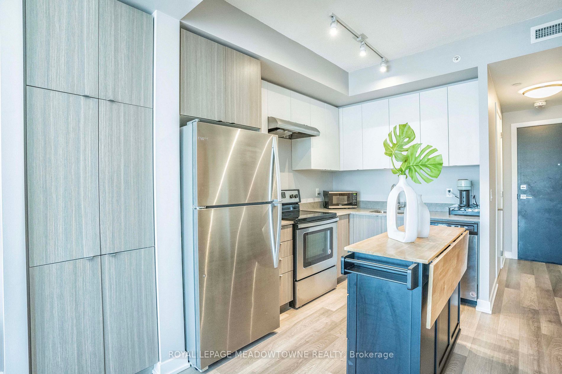 5240 Dundas St, #B605