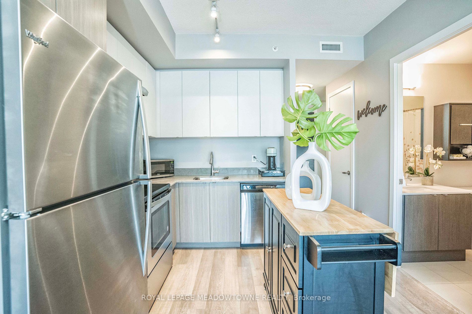 5240 Dundas St, #B605