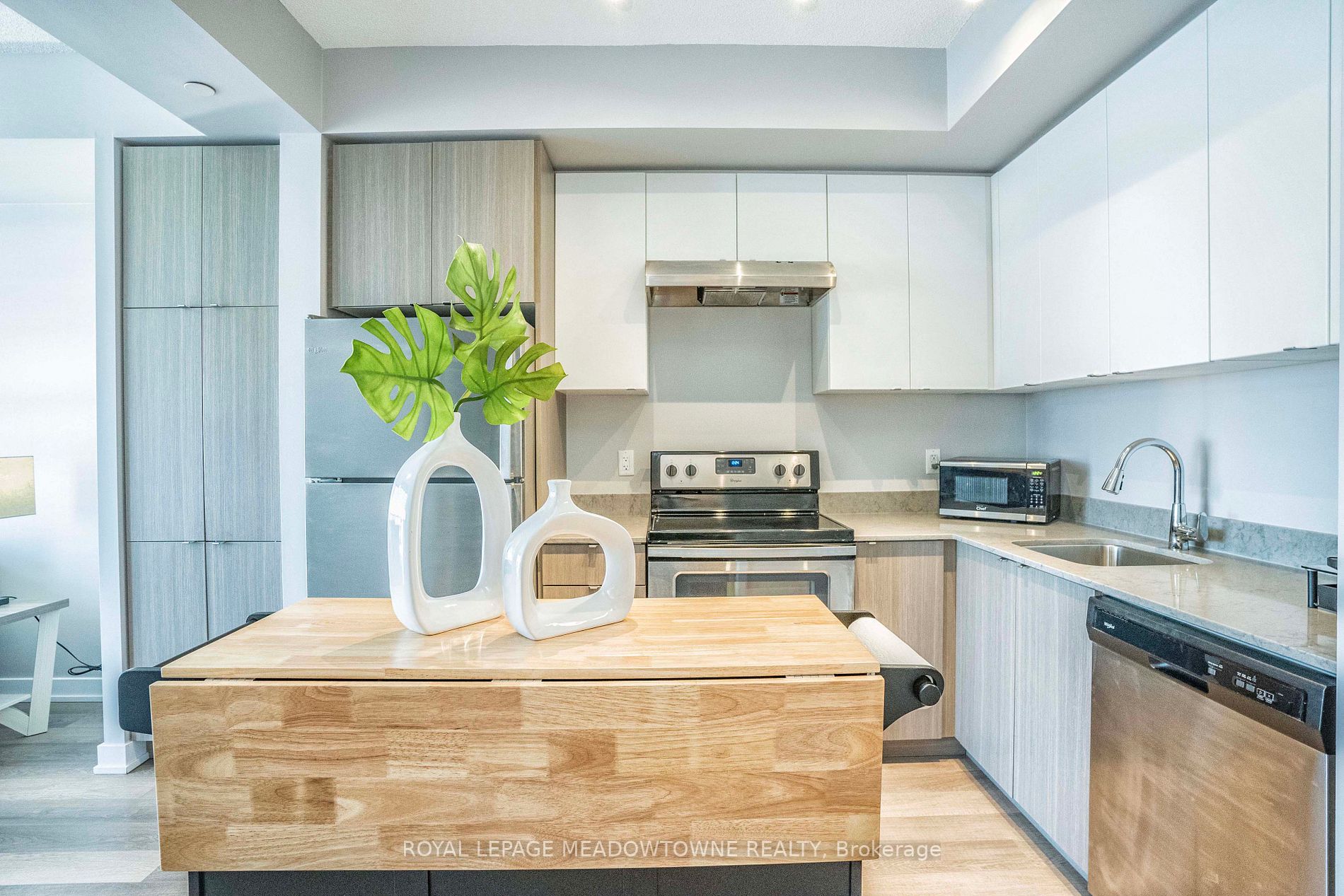 5240 Dundas St, #B605