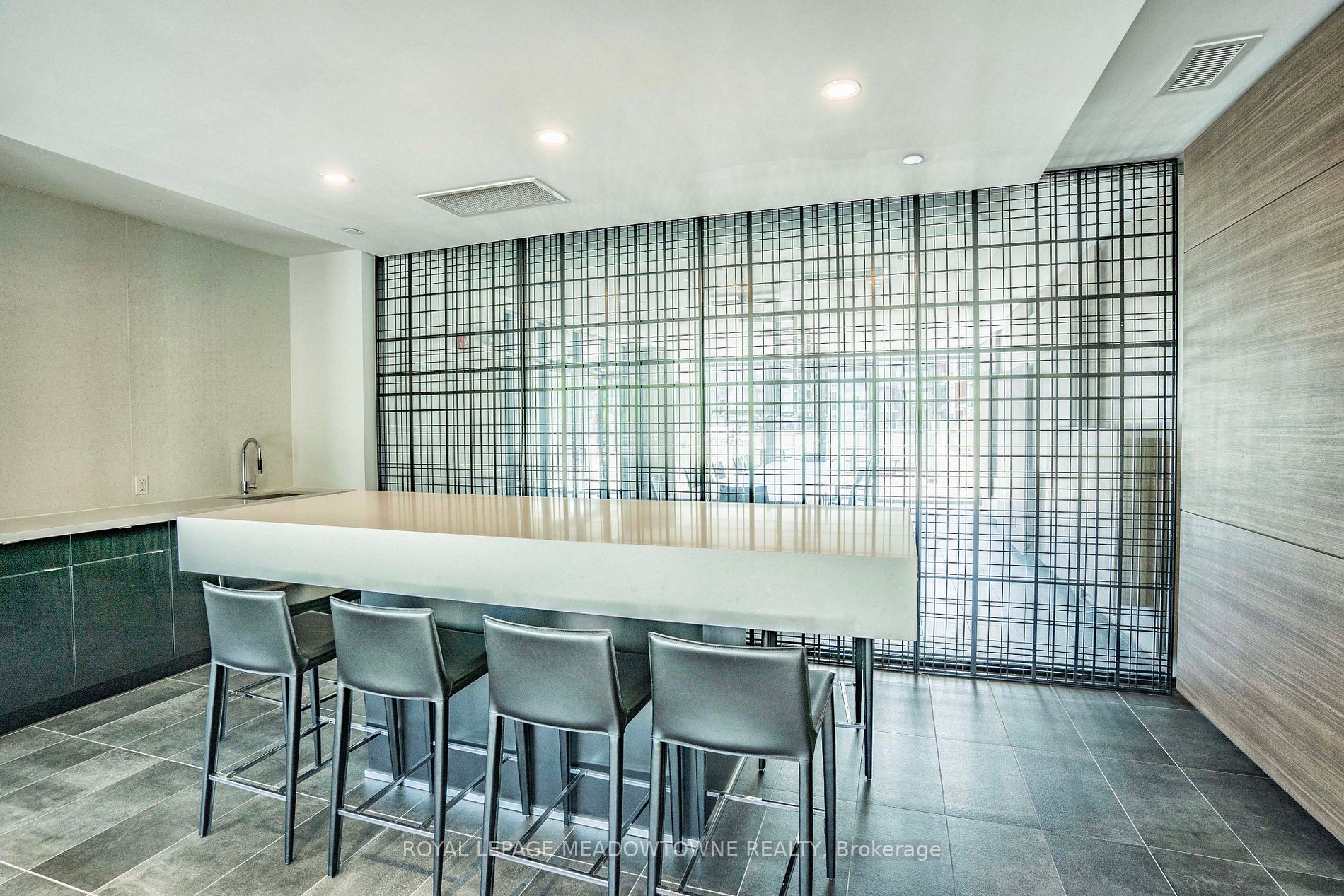 5240 Dundas St, #B605