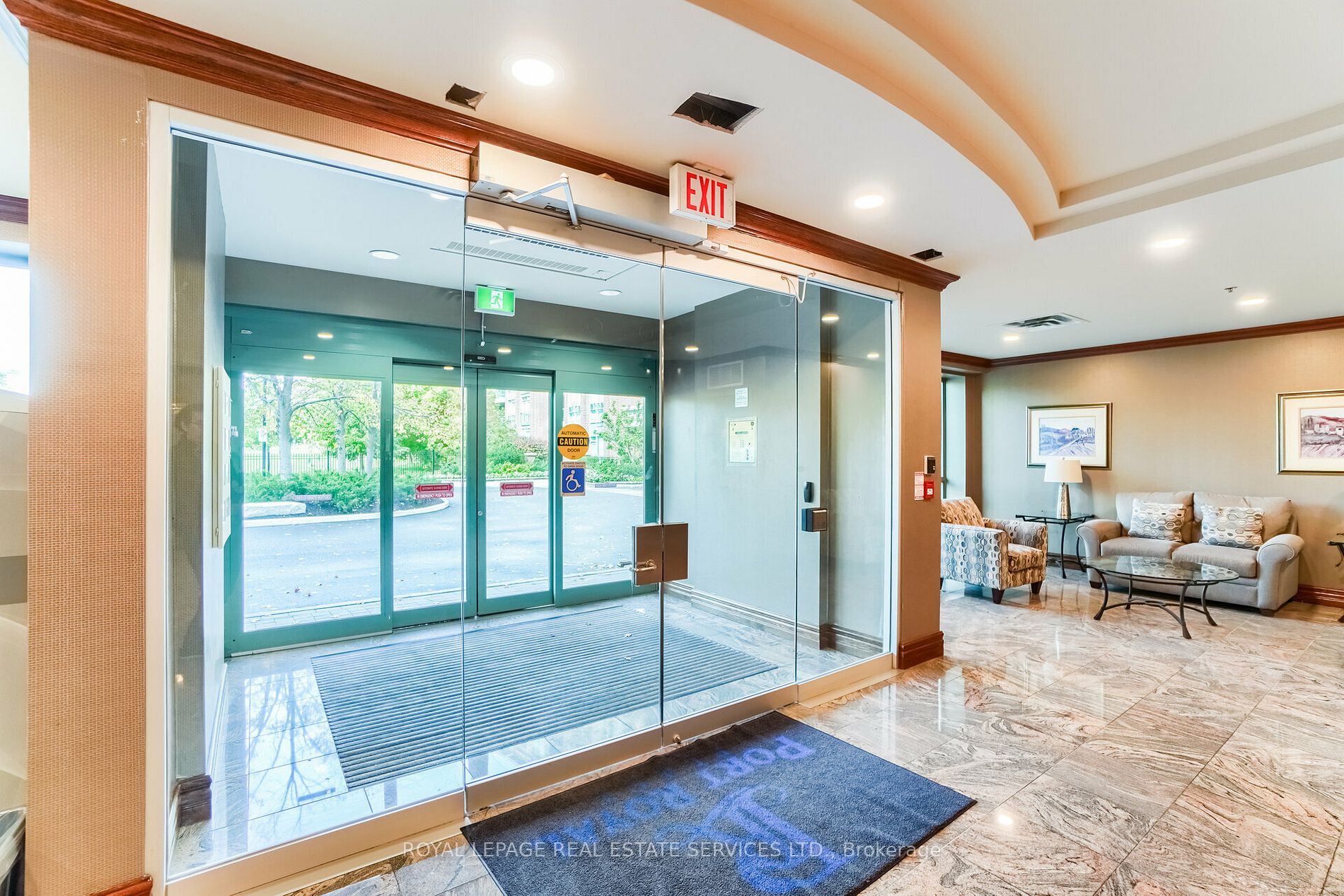 15 Michael Power Pl, #405