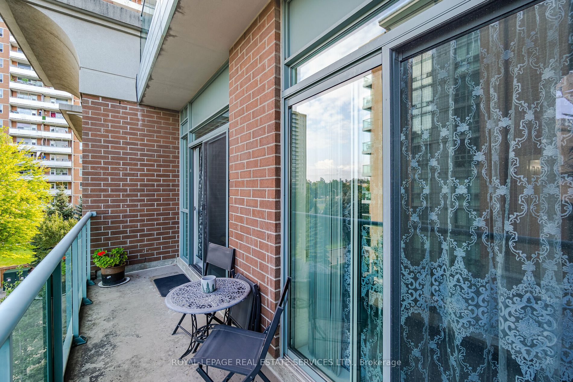 15 Michael Power Place, #405
