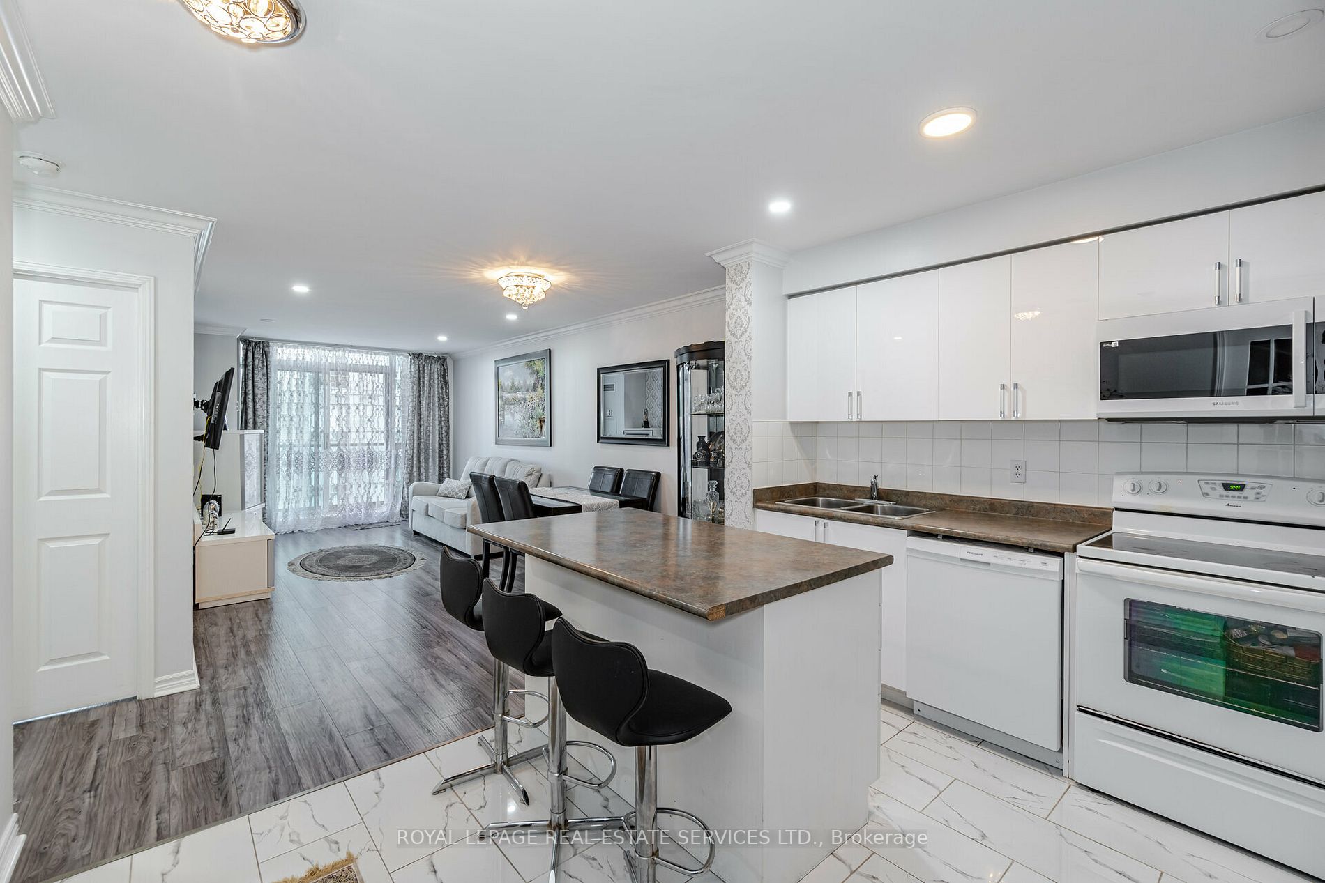 15 Michael Power Place, #405