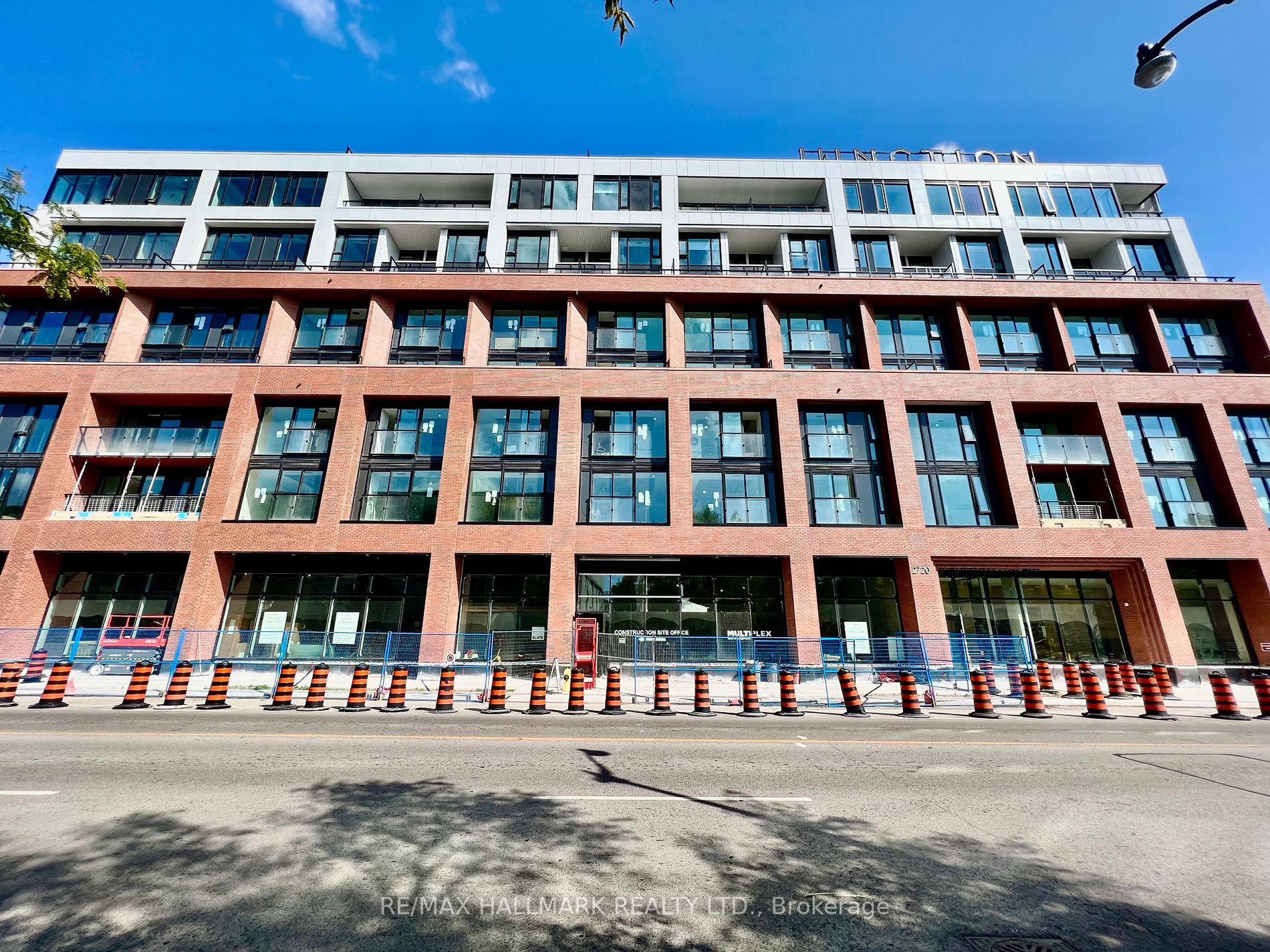 2720 Dundas St W, #704