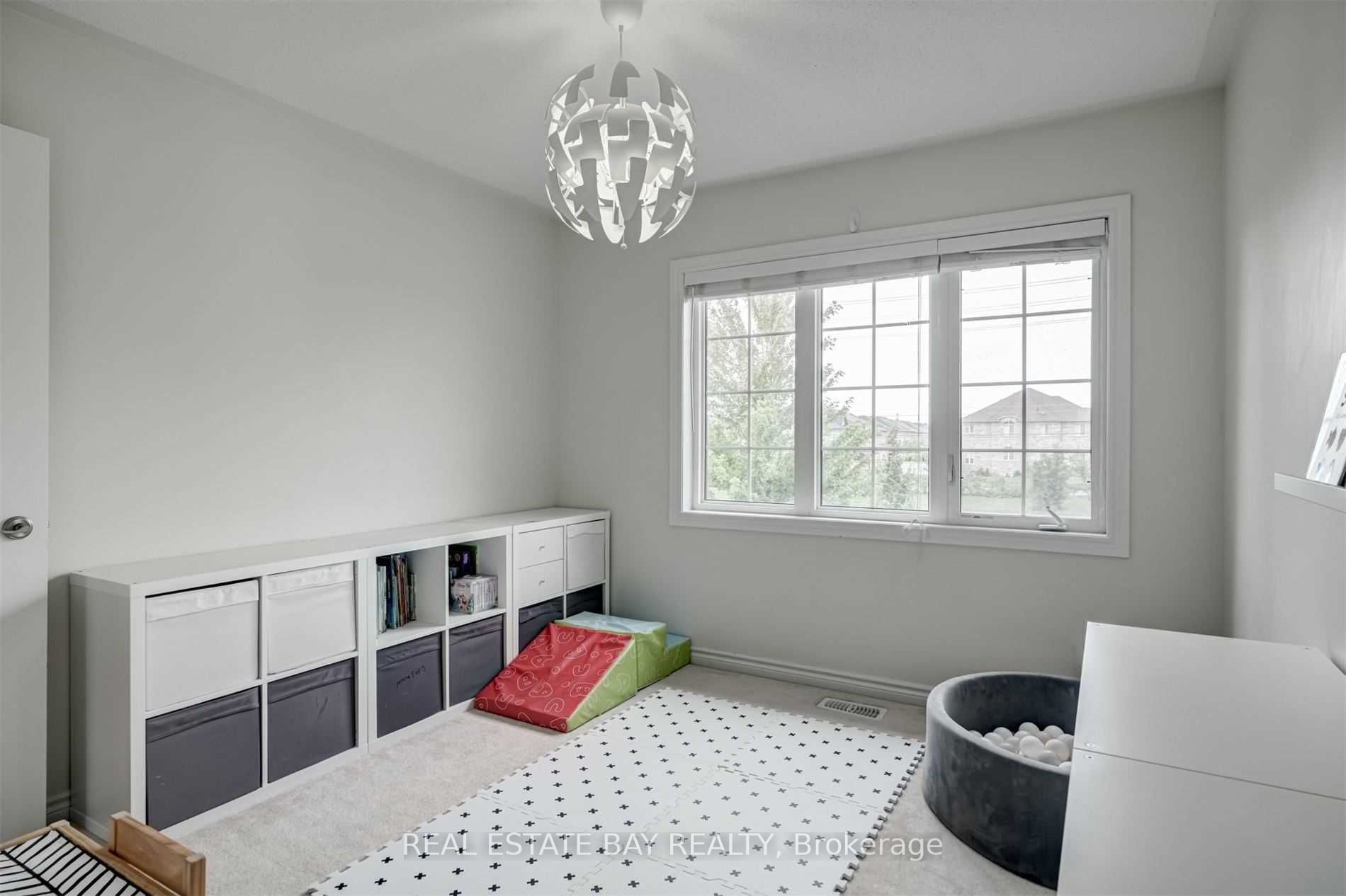 33 Lone Rock Circ