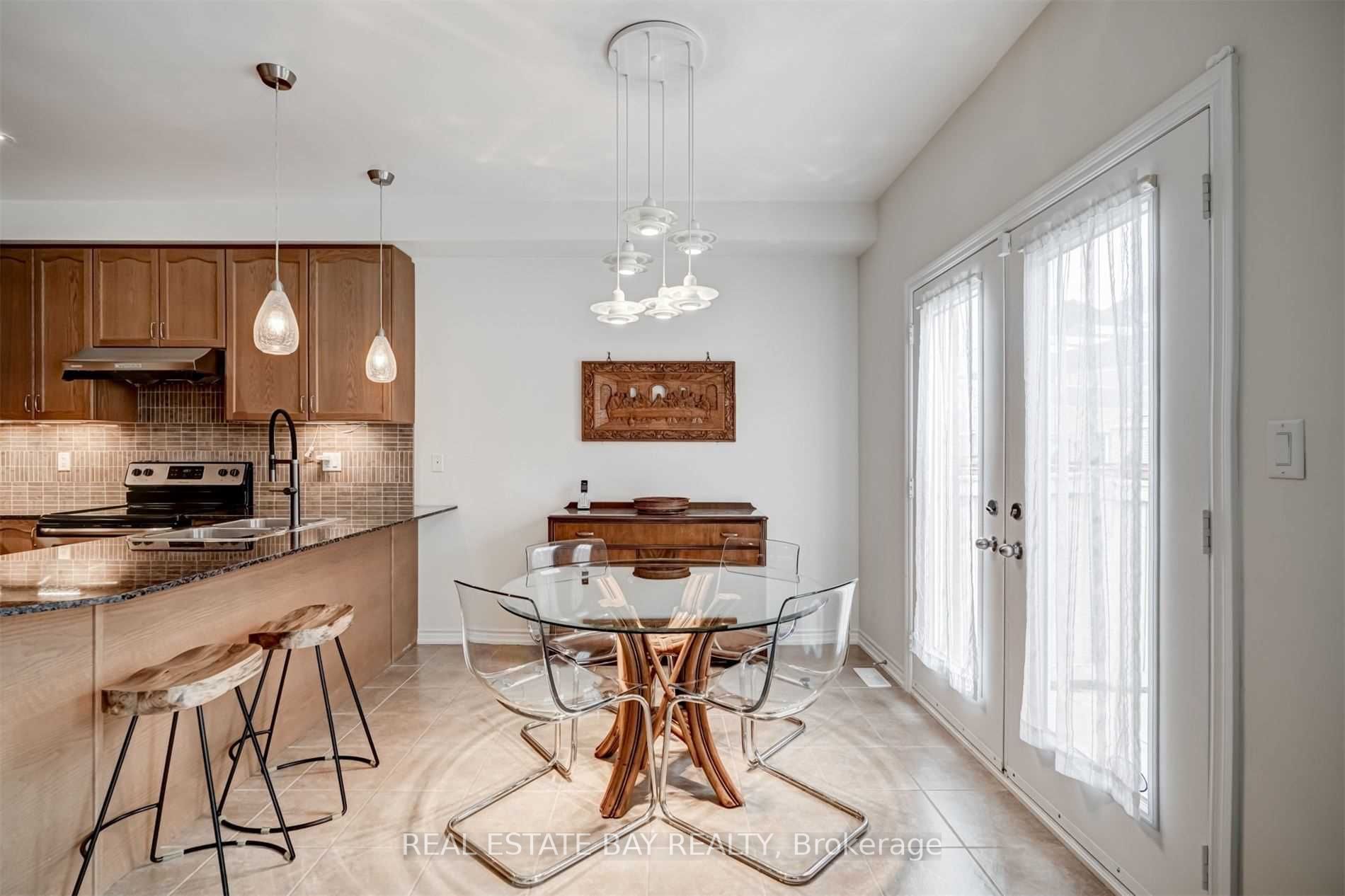 33 Lone Rock Circ