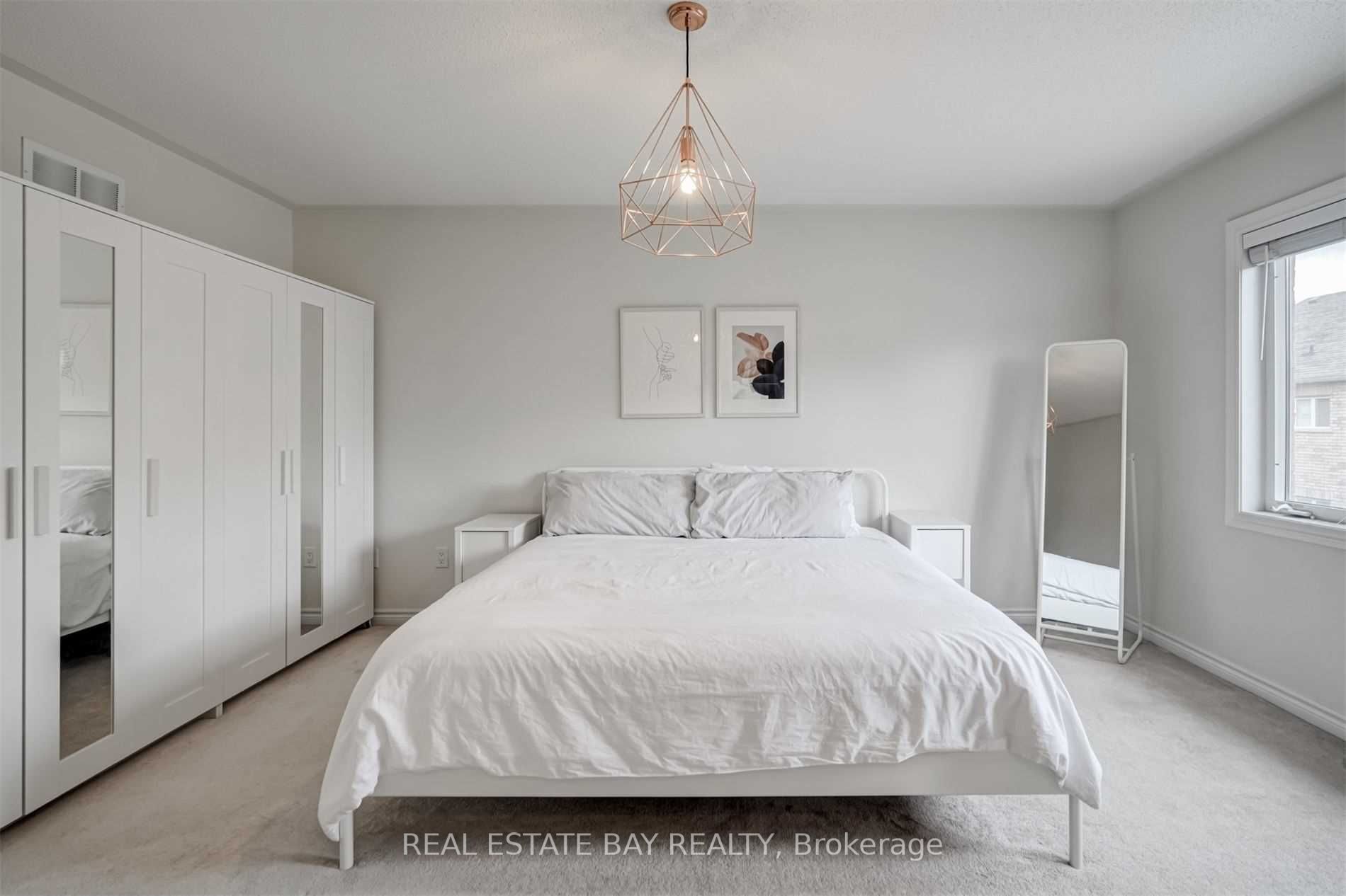 33 Lone Rock Circ