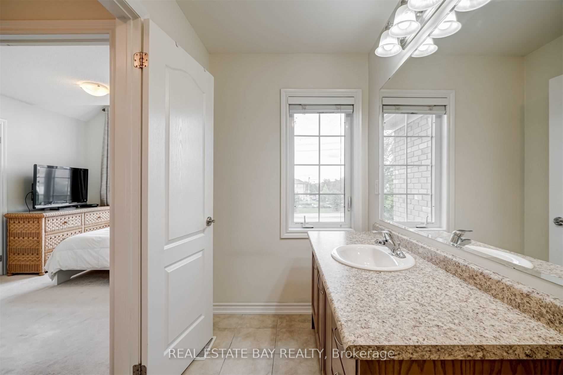 33 Lone Rock Circ