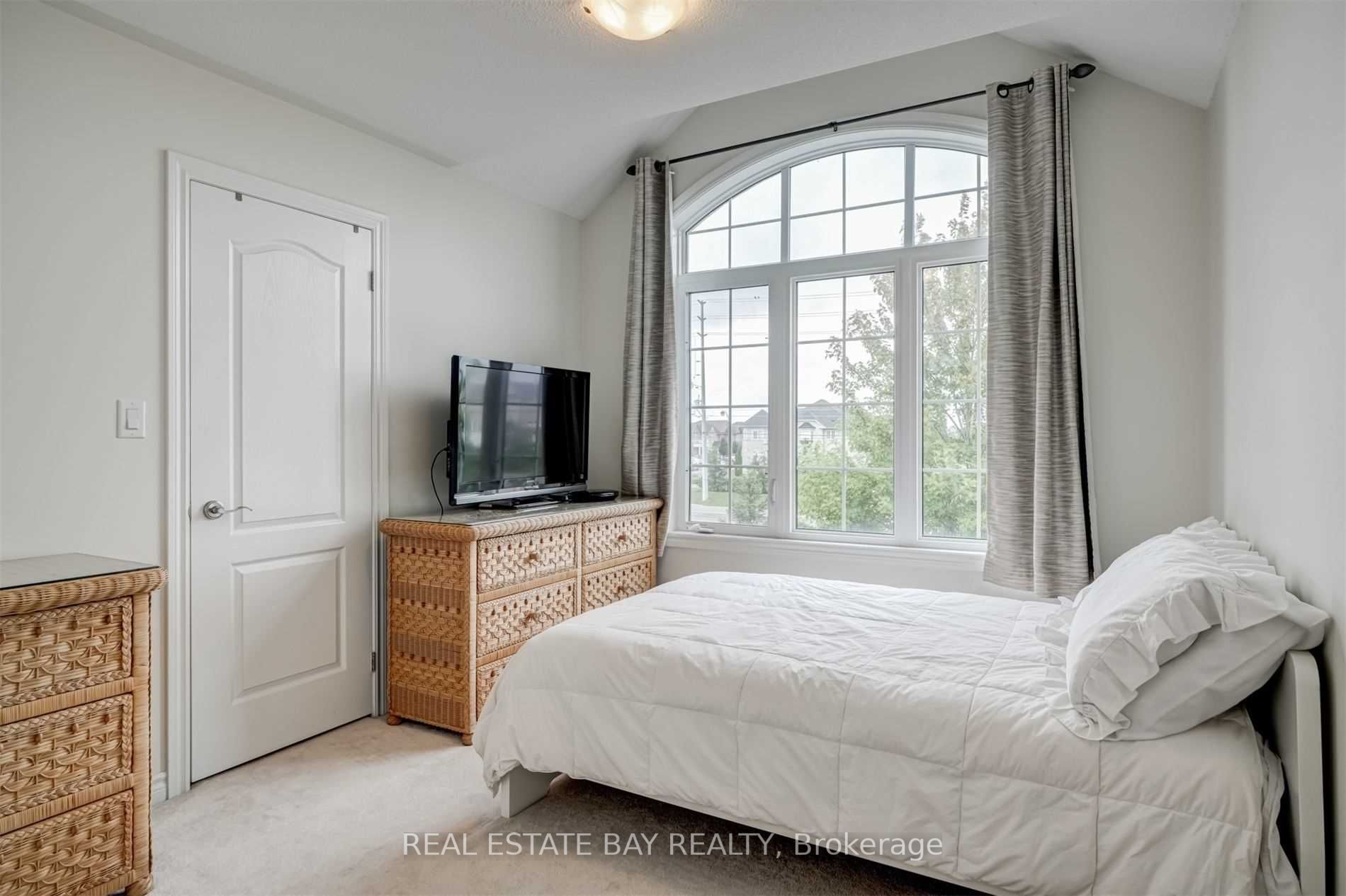 33 Lone Rock Circ