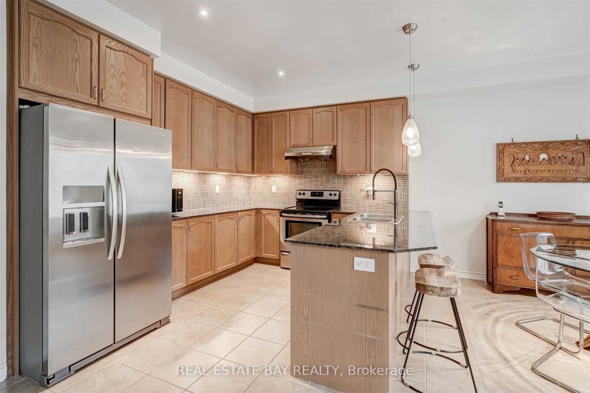33 Lone Rock Circ