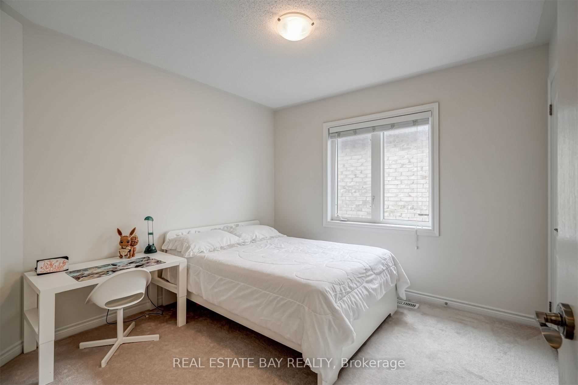 33 Lone Rock Circ