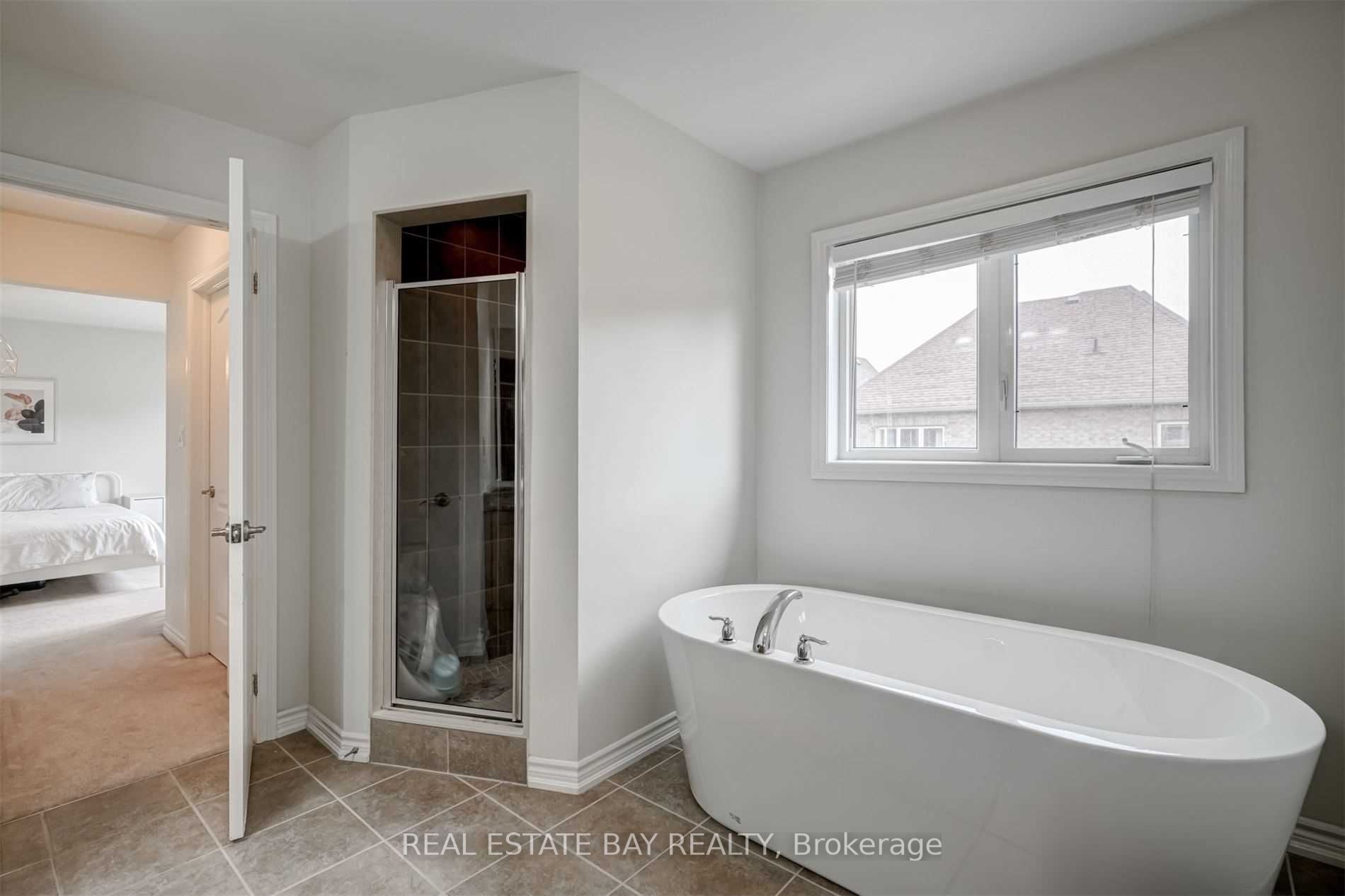33 Lone Rock Circ