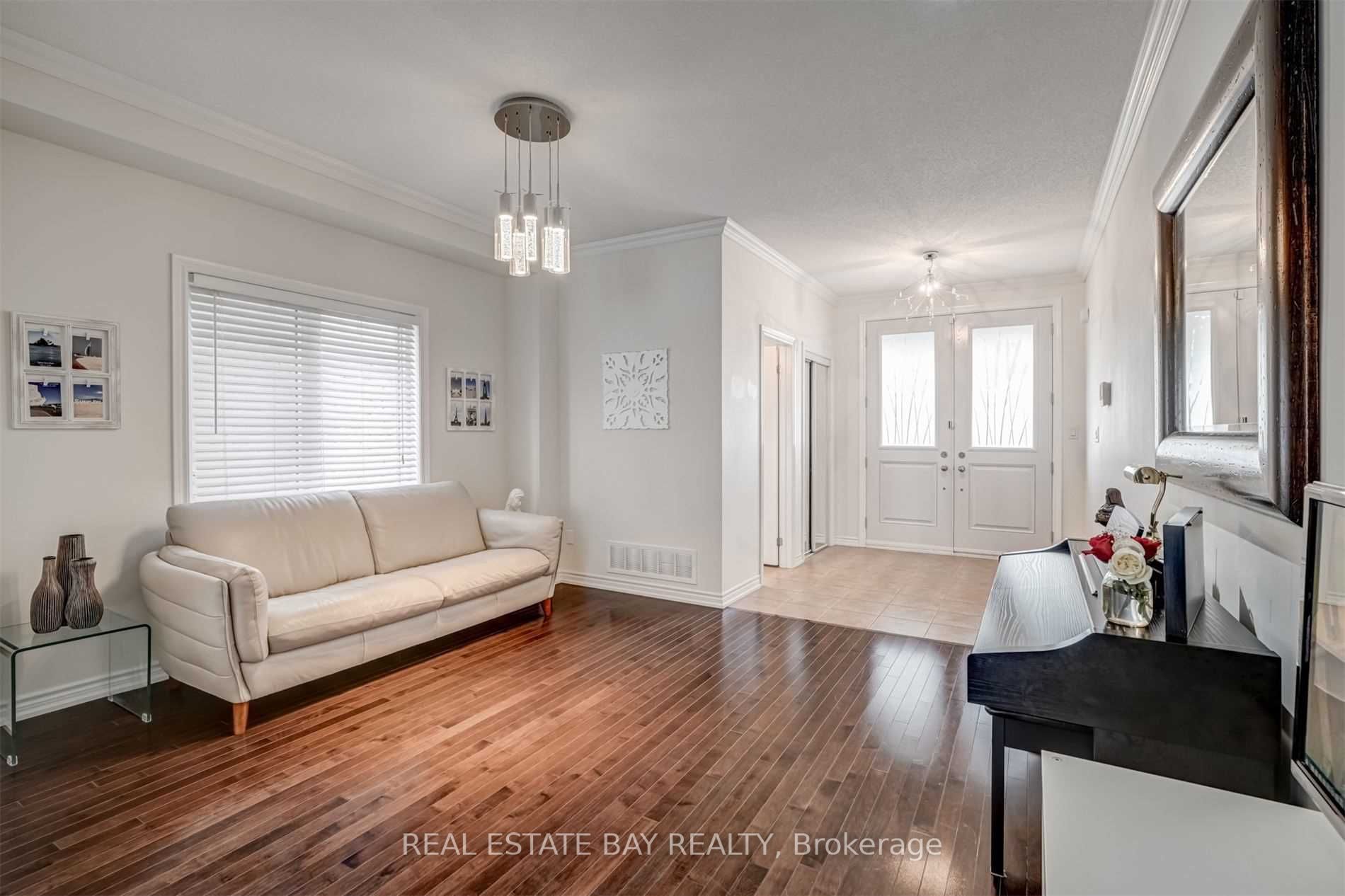33 Lone Rock Circ