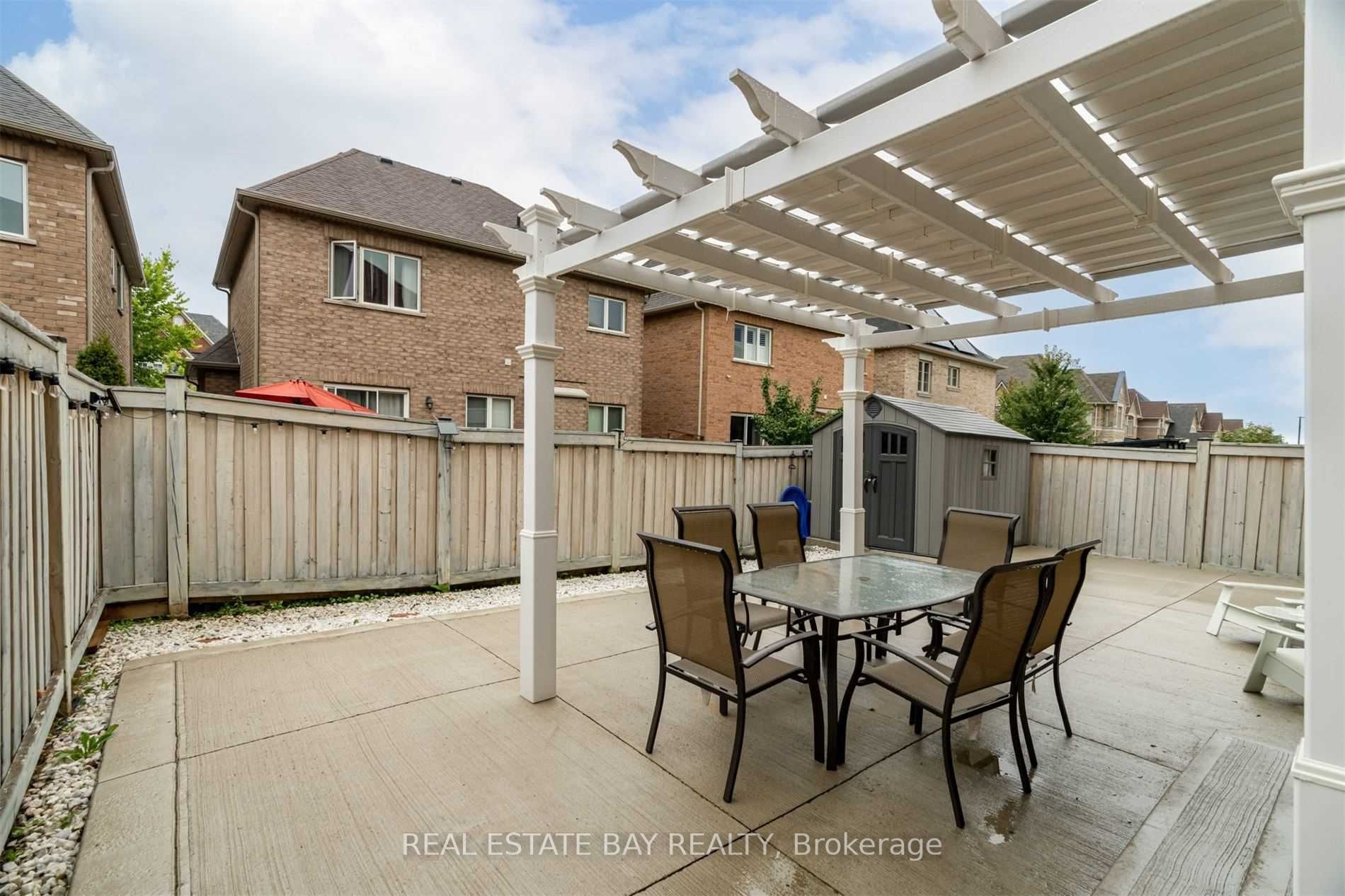 33 Lone Rock Circ