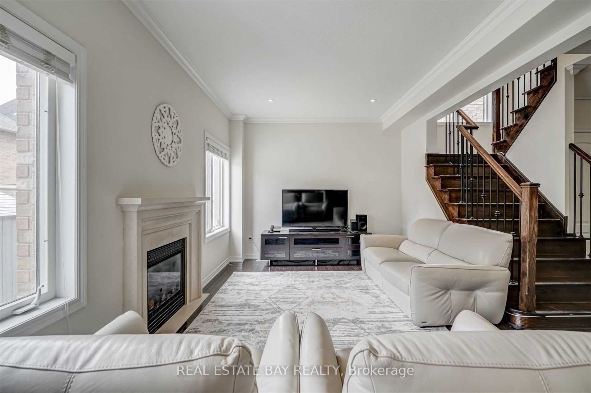 33 Lone Rock Circ