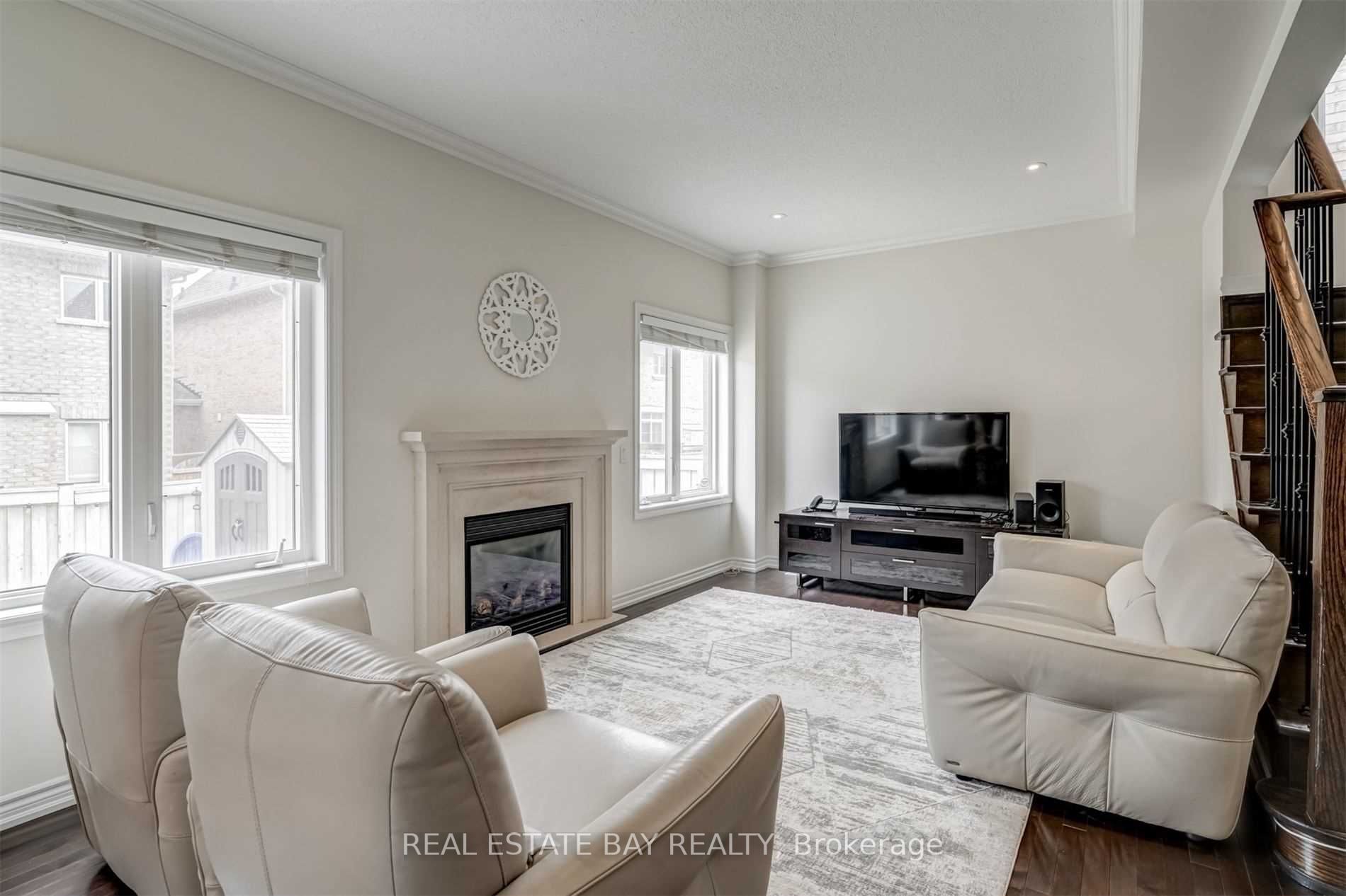 33 Lone Rock Circ