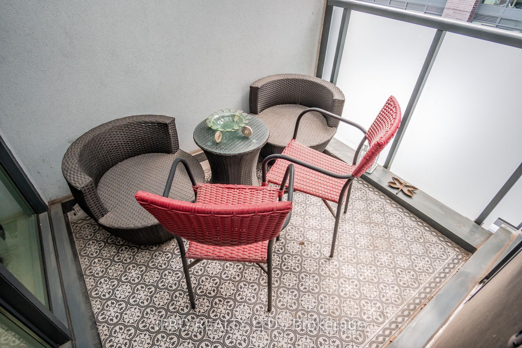 36 Howard Park Ave, #303