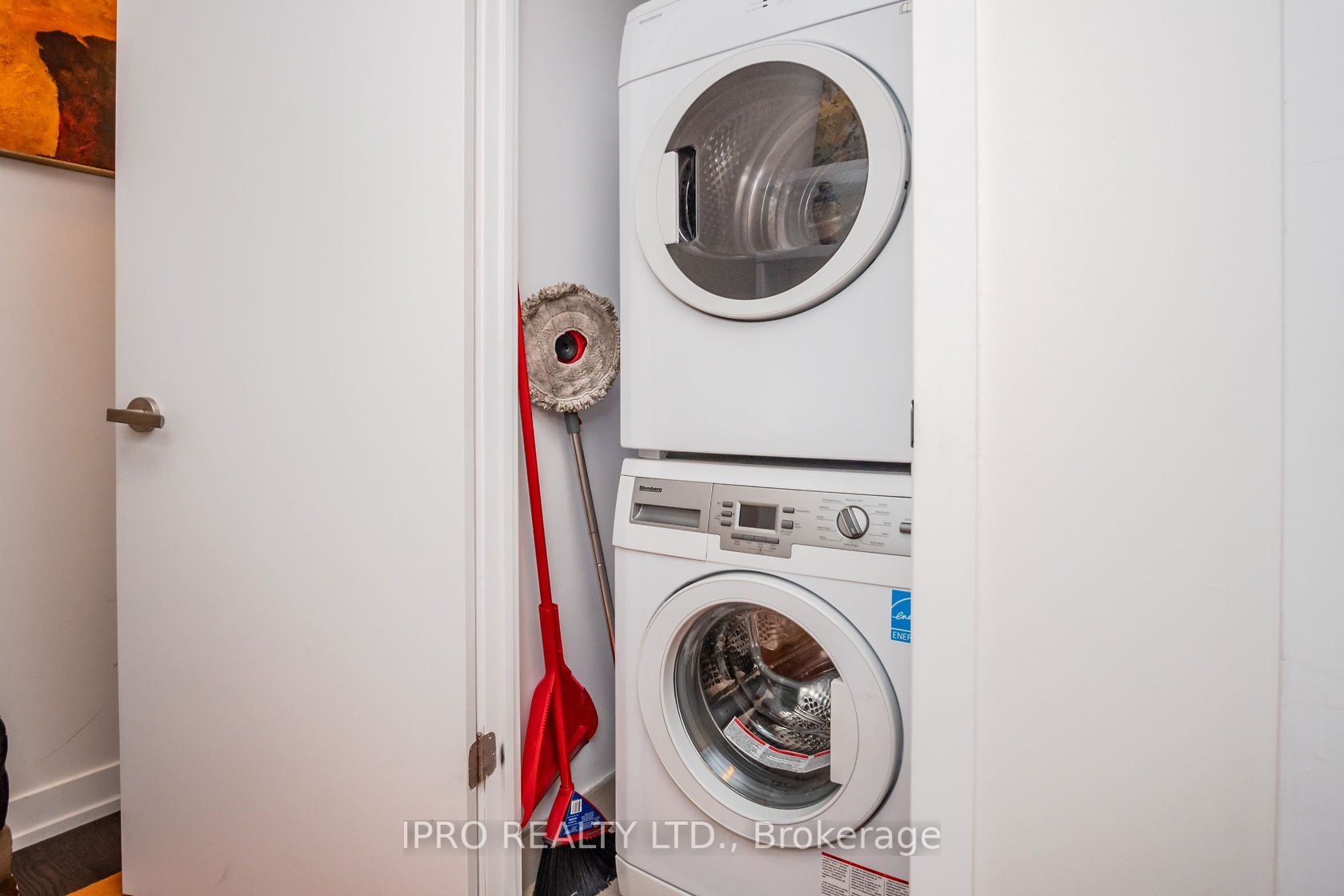 36 Howard Park Ave, #303