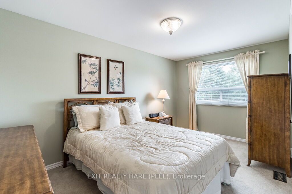 11 Parkend Ave