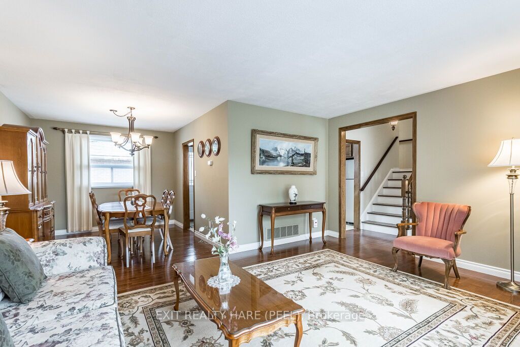 11 Parkend Ave