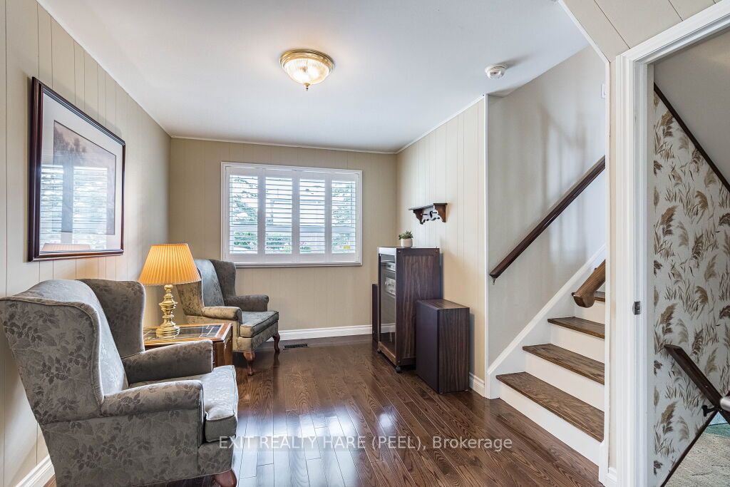 11 Parkend Ave