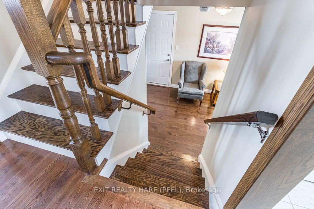 11 Parkend Ave
