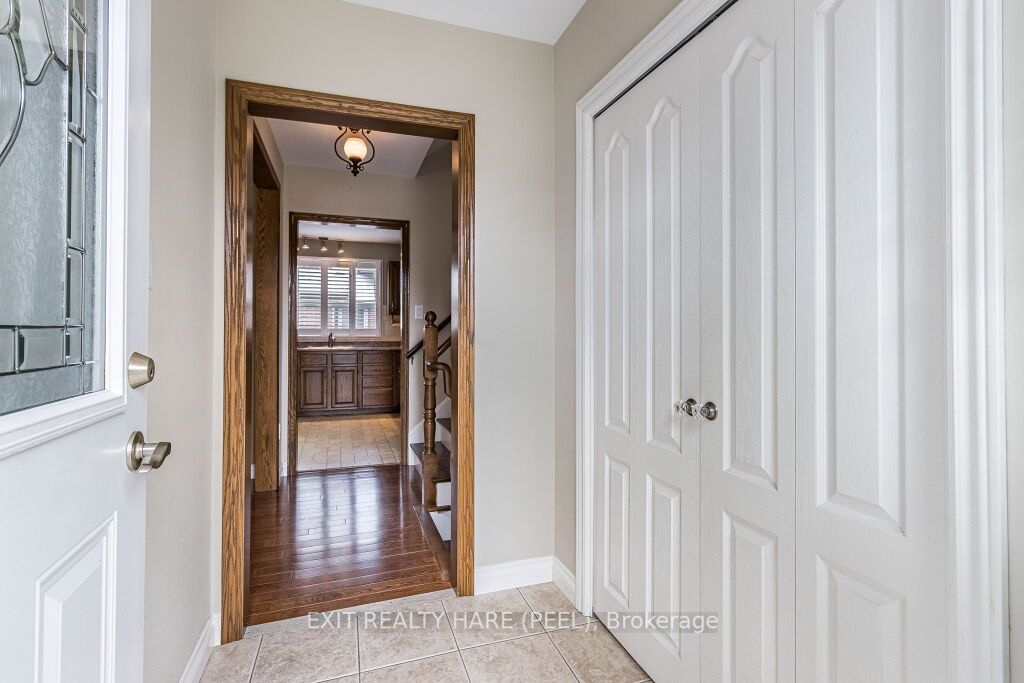 11 Parkend Ave