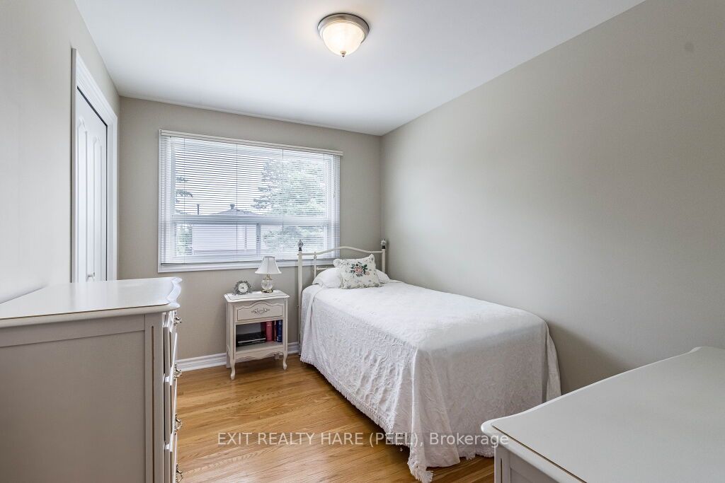 11 Parkend Ave