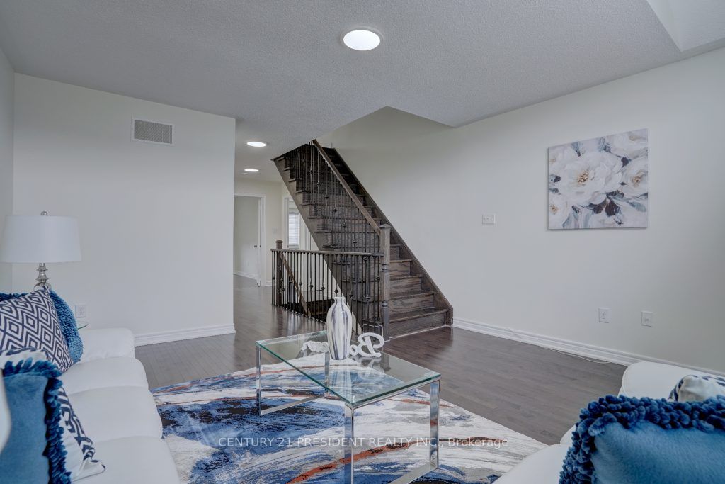 35 Saint Dennis Rd