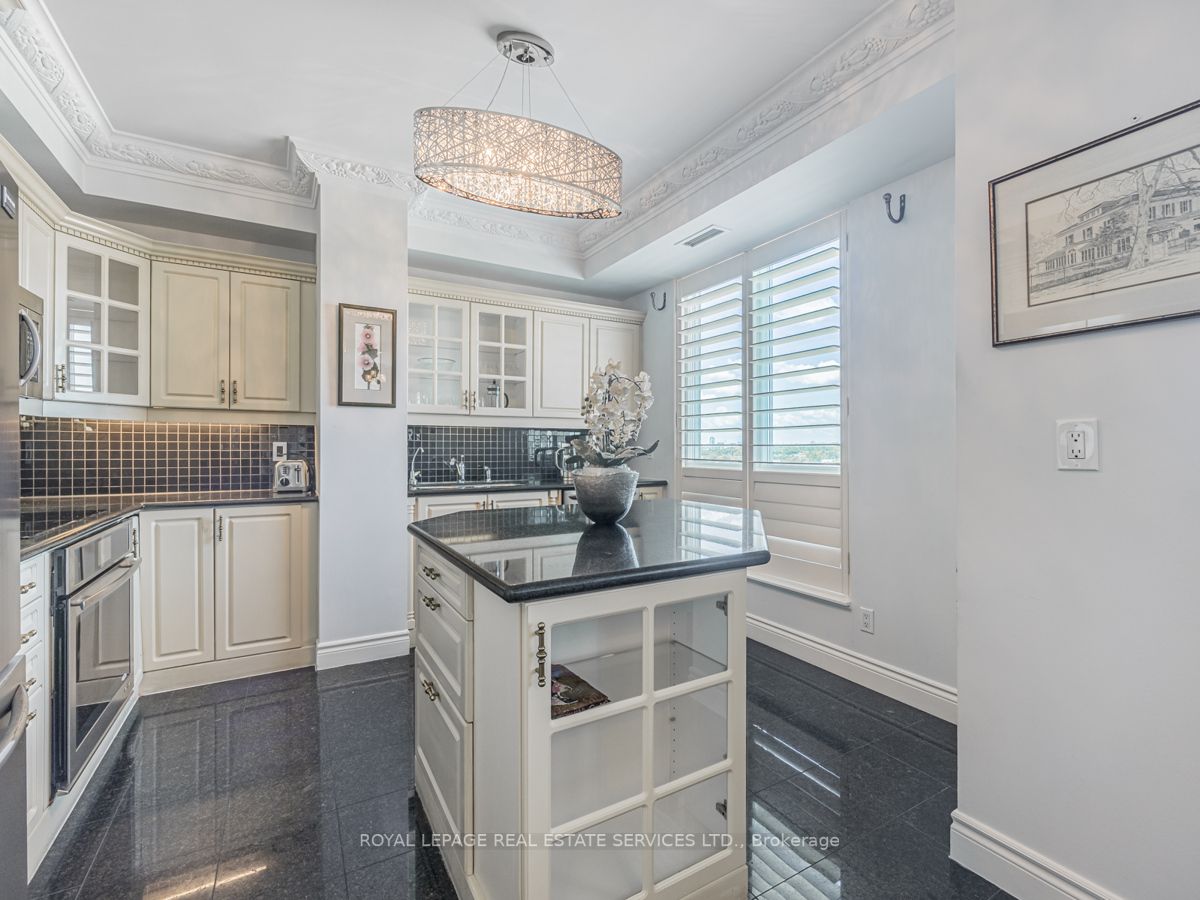 2111 Lake Shore Blvd W, #Lph 8