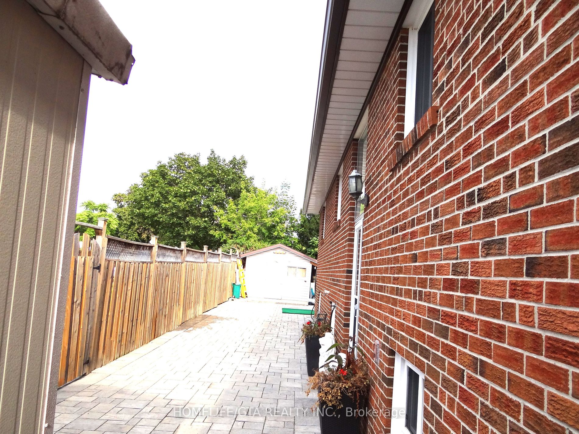 23 Paradelle Cres