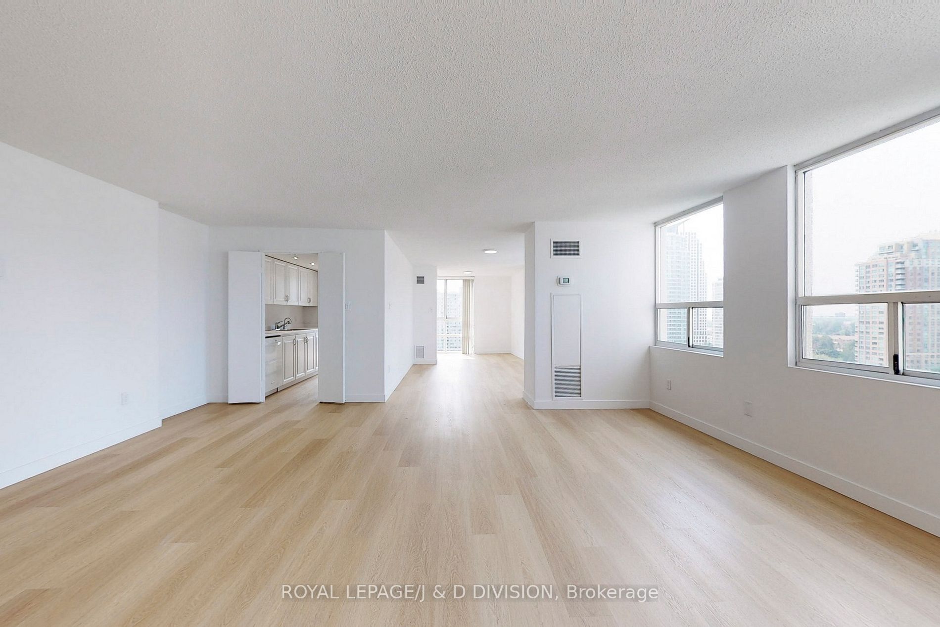 3650 Kaneff Cres, #1503