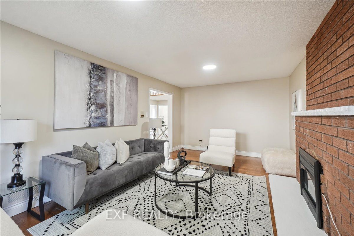 3408 Africa Cres