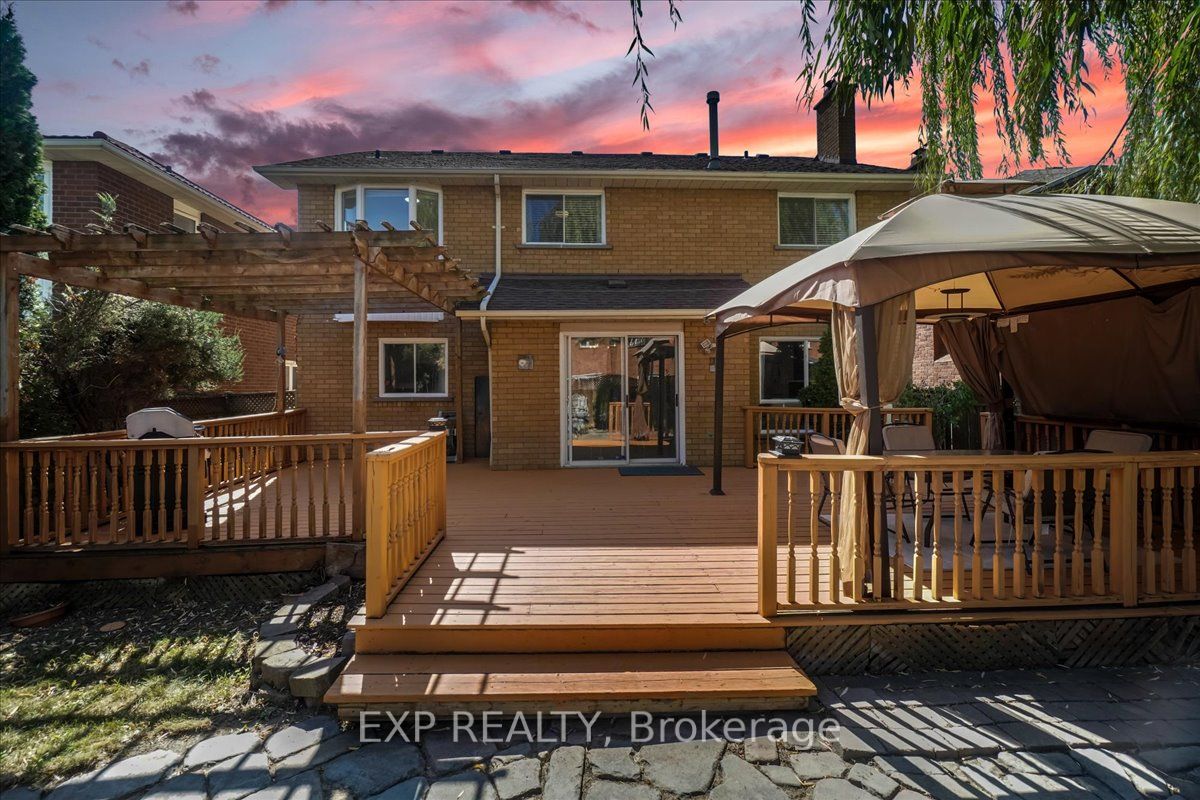 3408 Africa Cres