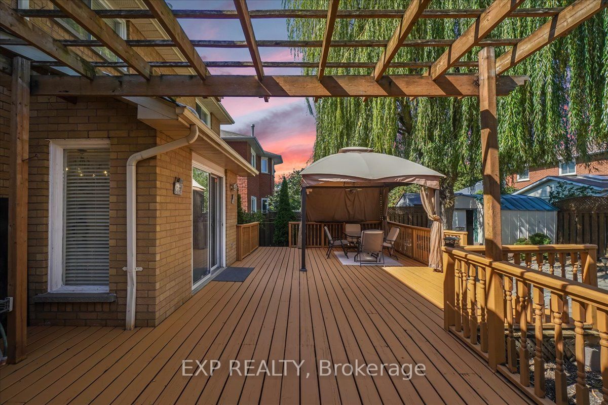 3408 Africa Cres