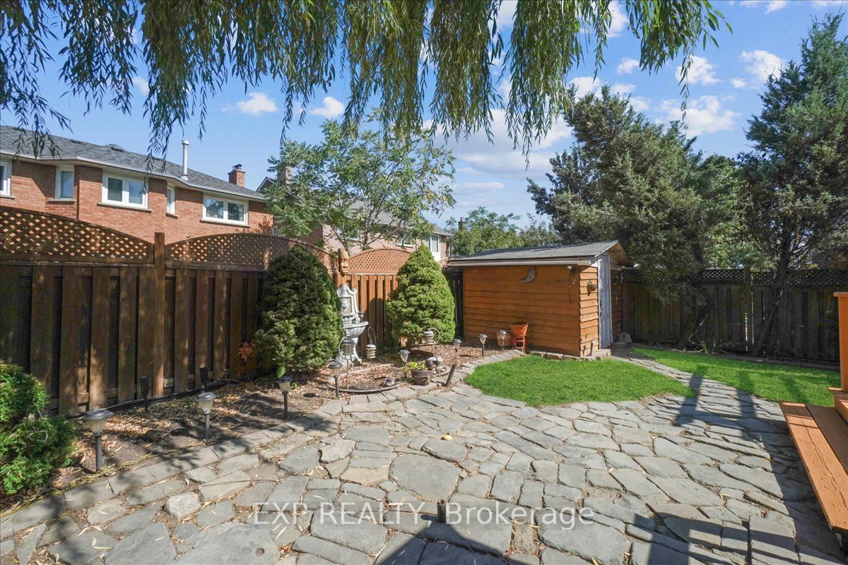 3408 Africa Cres