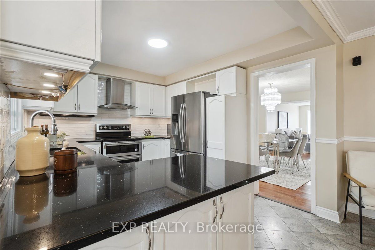 3408 Africa Cres