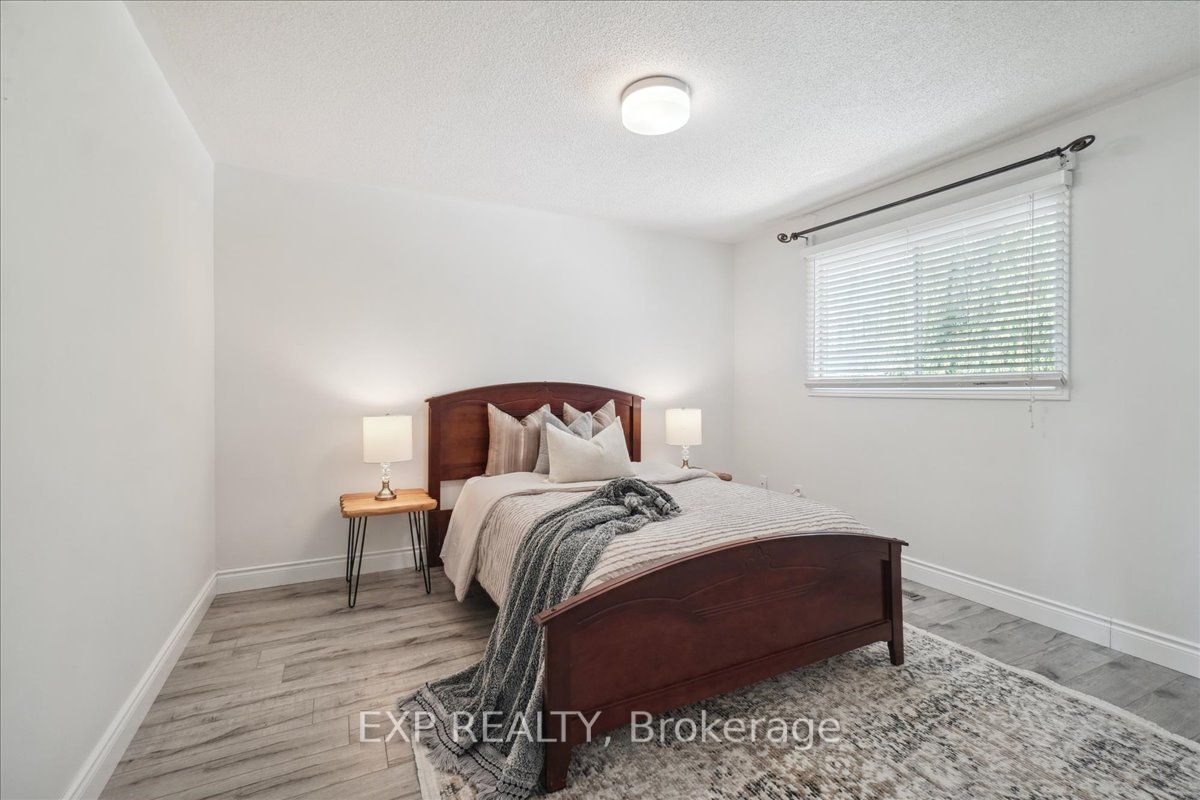 3408 Africa Cres