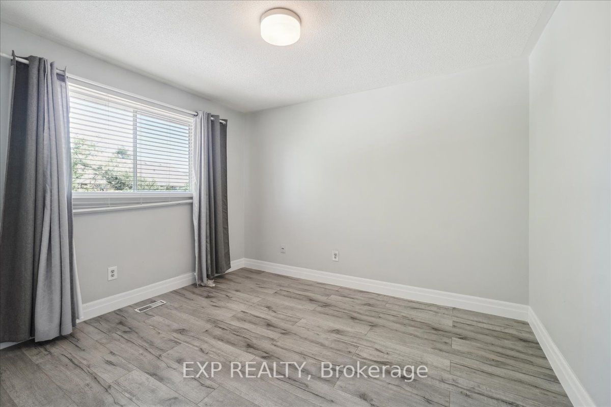 3408 Africa Cres