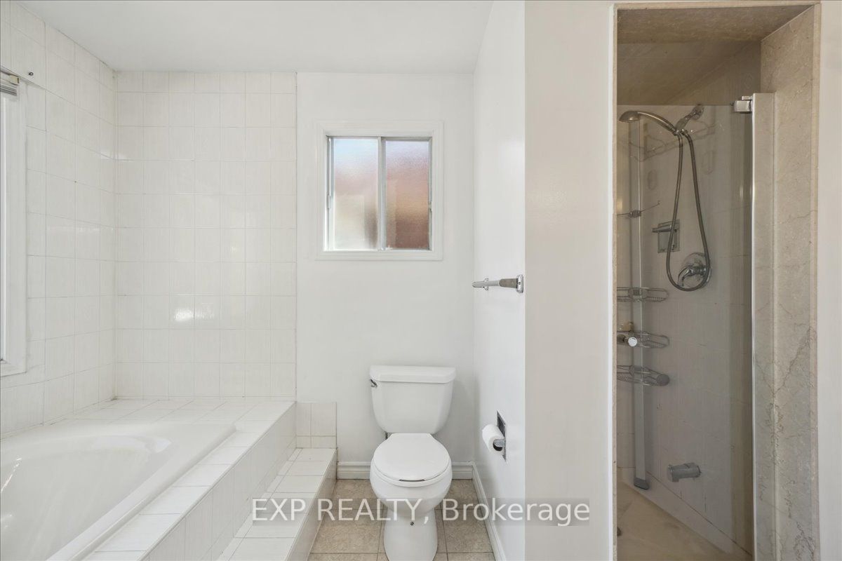 3408 Africa Cres